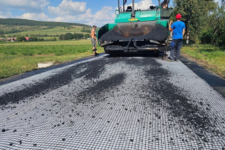 Nem állnak le a munkálatokkal: szinte minden utca aszfaltszőnyeget kap Vargyason