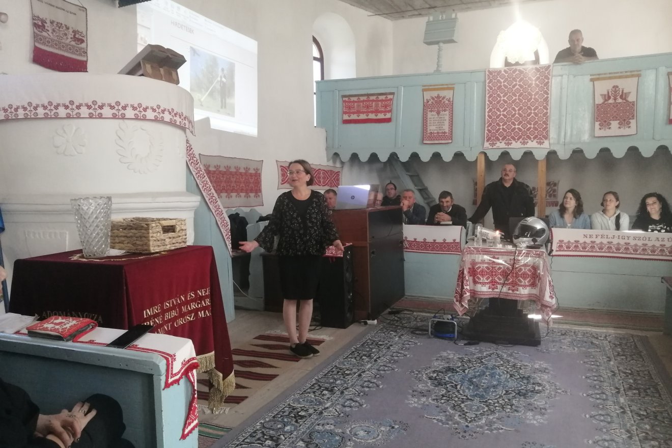 Rádult-Baka Zsuzsanna, az erősdi templom lelkésze: nekünk is legszebb nap ez a mai, több okból is. •  Fotó: Bodor Tünde