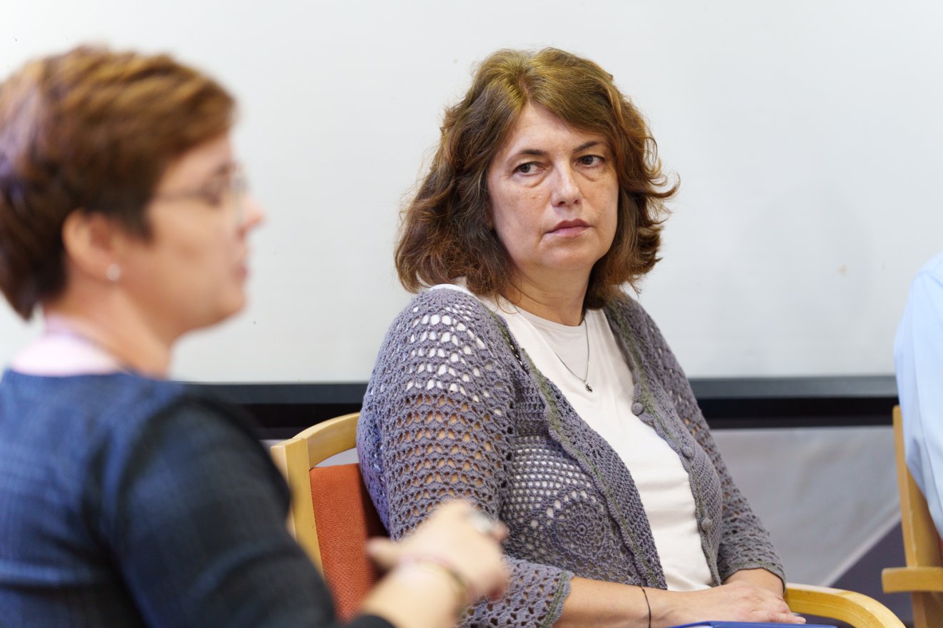 Imreh Dalma szociális munkás: az 50-65 év közötti hajléktalanok, az egyedülálló, magukat ellátni képtelen idősek hazaküldése a kórházból  mindig sok fejtörést okoz •  Fotó: Tuchiluș Alex