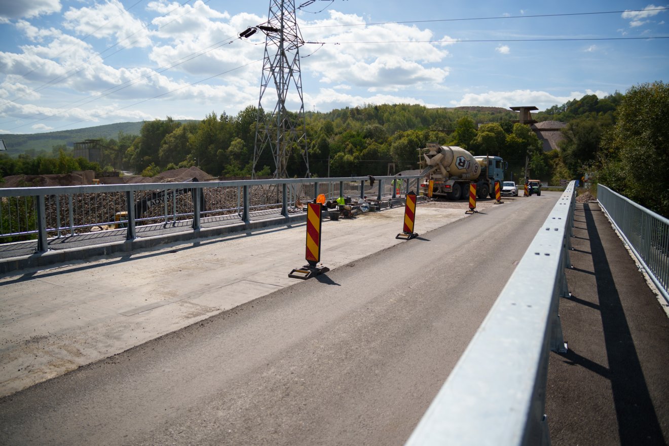 Nem csak Mikóújfaluban dolgoznak, a Hatod mentén található hidakon is hátra vannak az utómunkálatok •  Fotó: Tuchiluș Alex