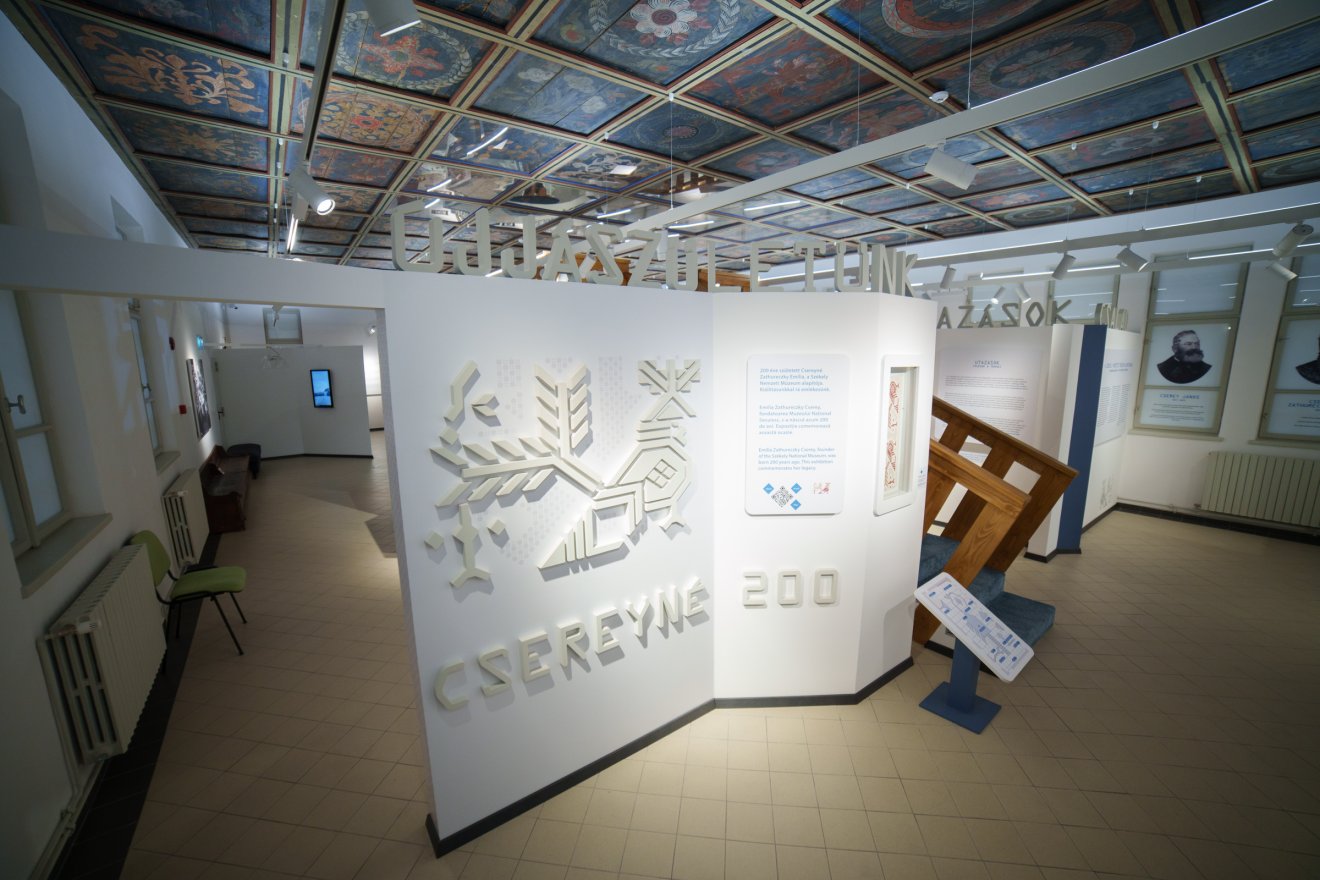 Tárlatvezetéssel zárult az este •  Fotó: Tuchiluș Alex