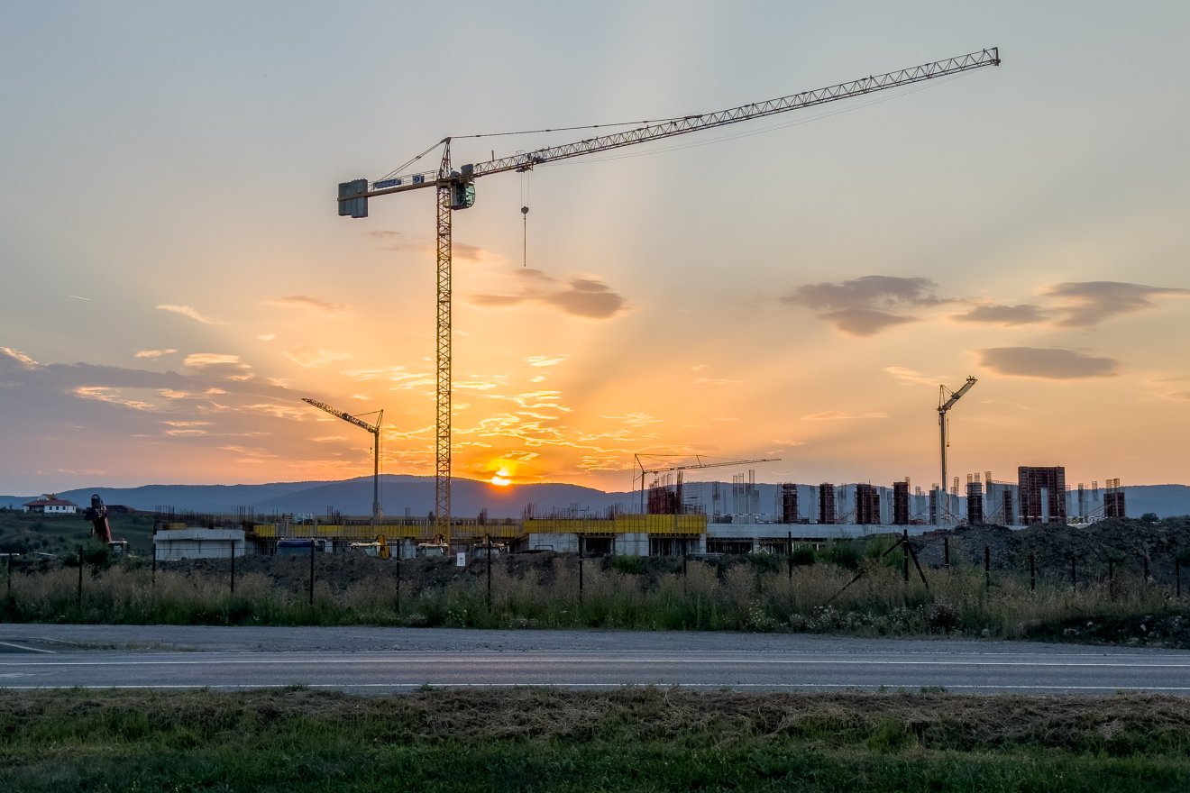 Emelkednek a falak, formát kapnak az épületek •  Fotó: Farkas Orsolya