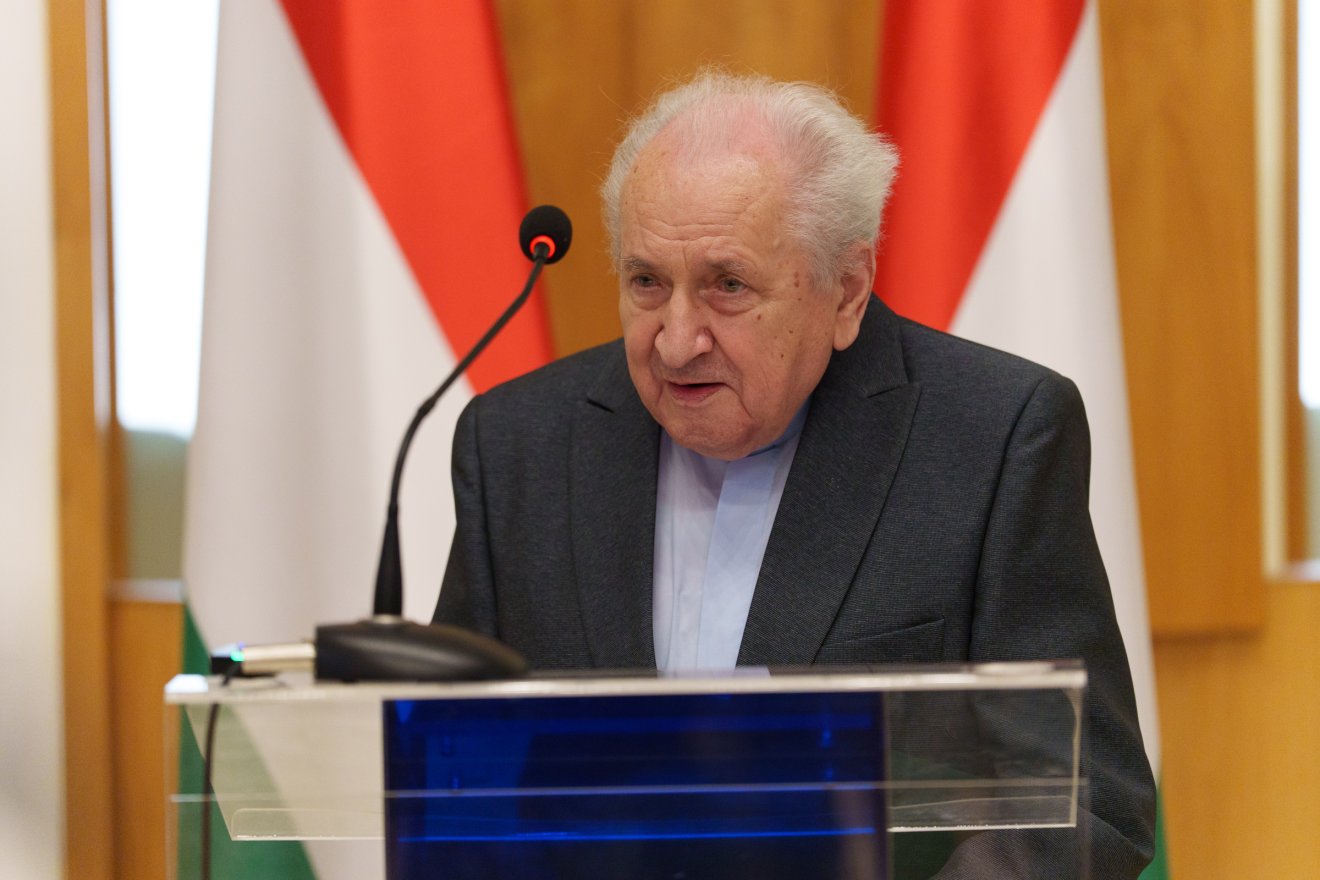 Berszán Lajos kanonok megköszönte mindazok támogatását, akik által (is) munkájának szép eredménye lett •  Fotó: Tuchiluș Alex