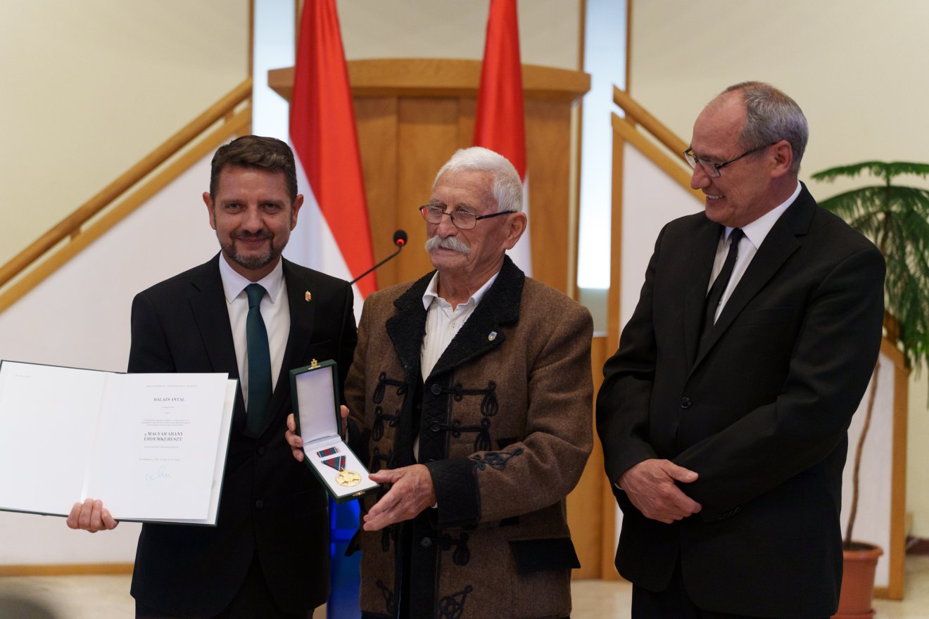 Balázs Antal kopjafái a Kárpát-medence minden szegletében fellelhetők •  Fotó: Tuchiluș Alex