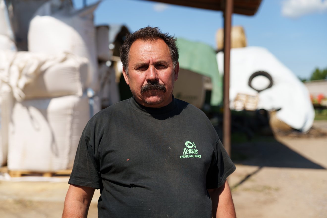 Kertész Benedek a gazdaság tulajdonosa •  Fotó: Tuchiluș Alex