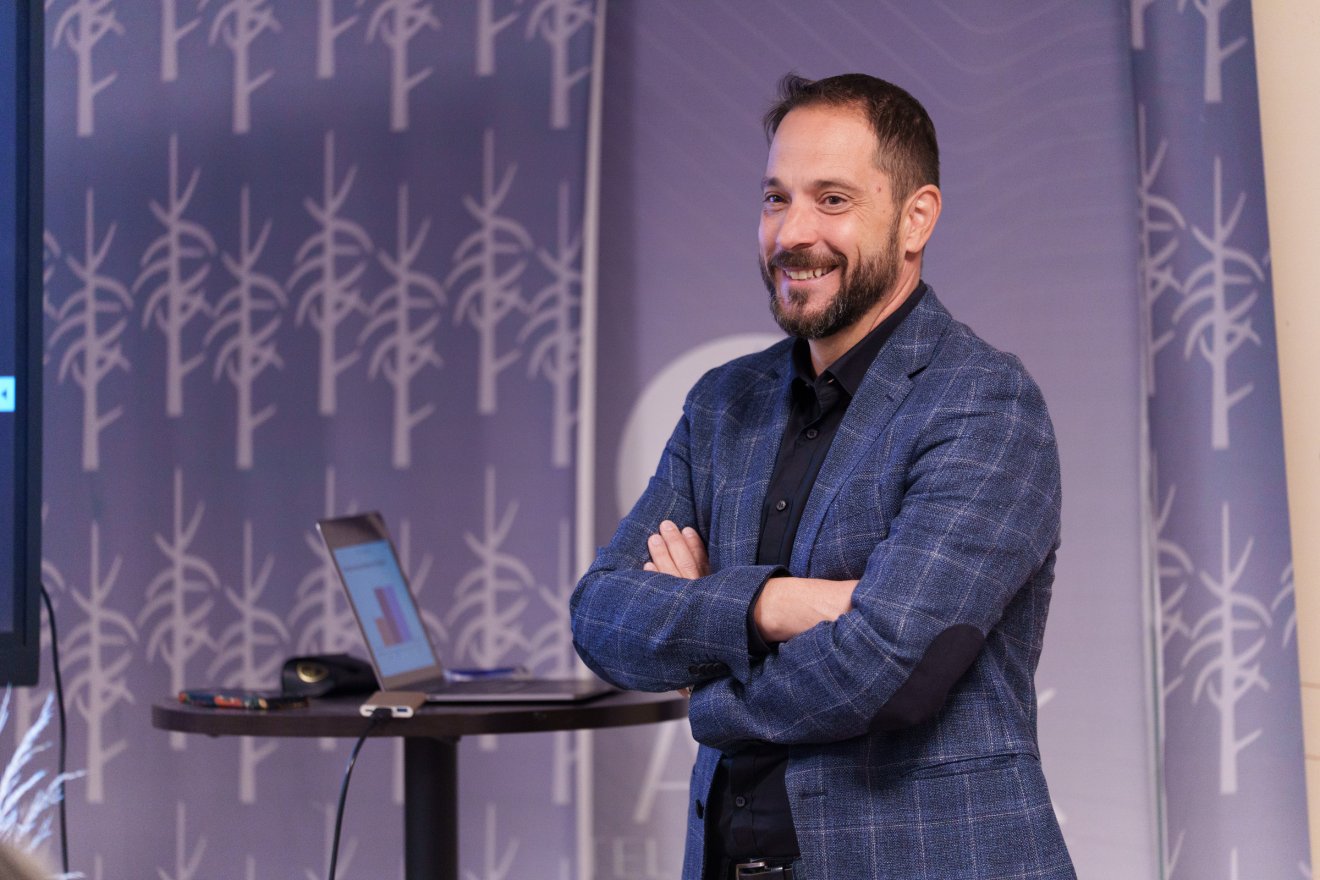 Mit tanítsunk a gyerekeinknek az AI korában? Kritikus gondolkodást, kreativitást, az AI megértését, empátiát, az emberekkel való együttműködést – ajánlotta a téma szakértője, Door Tamás •  Fotó: Tuchiluș Alex