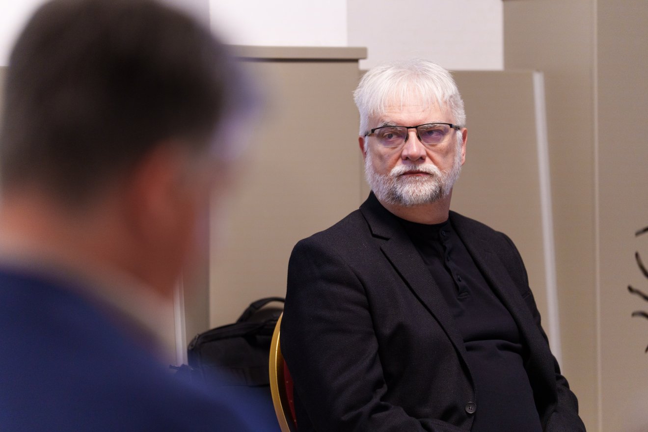 Az csak illúzió (de már nem sokáig), hogy az embert nem tudják átverni fake tartalmakkal, például hogy a tanárok mindig felismerik, ha a diák MI-t használ – mondta Toóth-Holló Tamás •  Fotó: Tuchiluș Alex