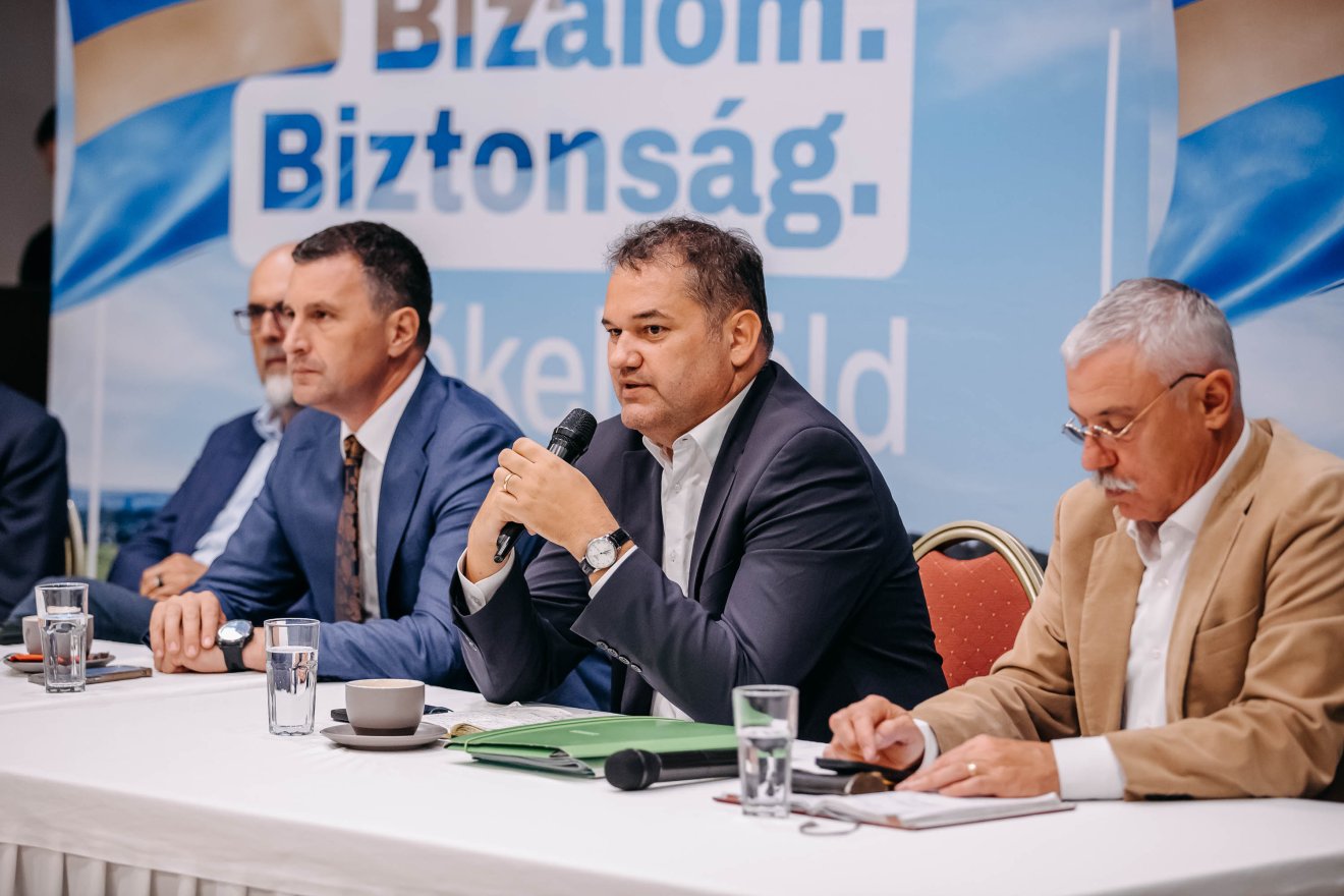 Cseke Attila: a költségvetési kiigazítás fájdalmas, de nem engedhetjük meg, hogy megbénítsa a mindennapi életet •  Fotó: RMDSZ Háromszéki Területi Szervezet