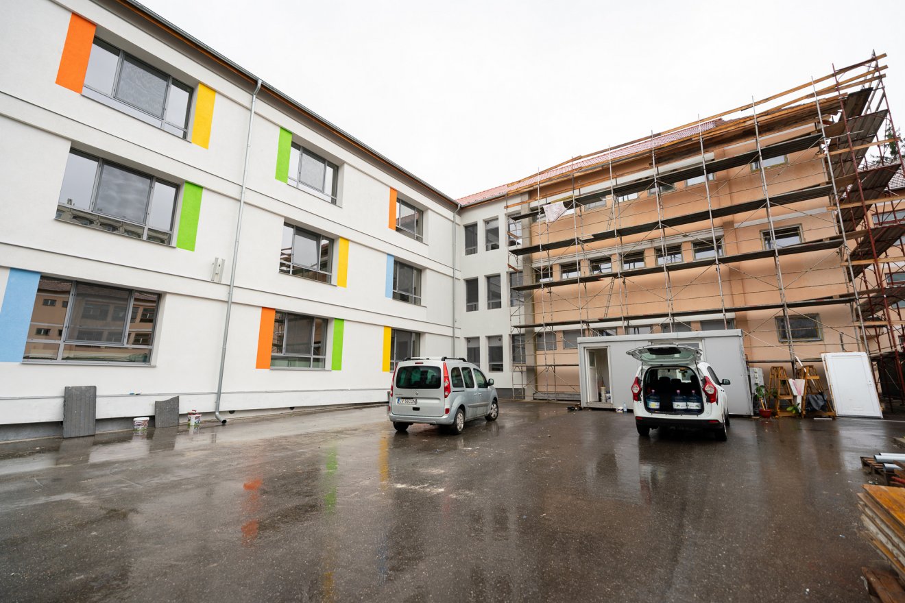 A Váradi József Általános Iskola épülete átalakul •  Fotó: Sepsiszentgyörgyi önkormányzat