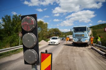 Már nincs sok hátra: év végéig megújul egész Erdővidék úthálózata