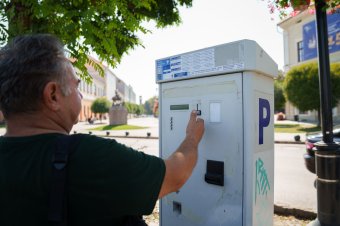 Megszűnik a készpénzes parkolás Sepsiszentgyörgyön – tudnivalók az digitális rendszerről