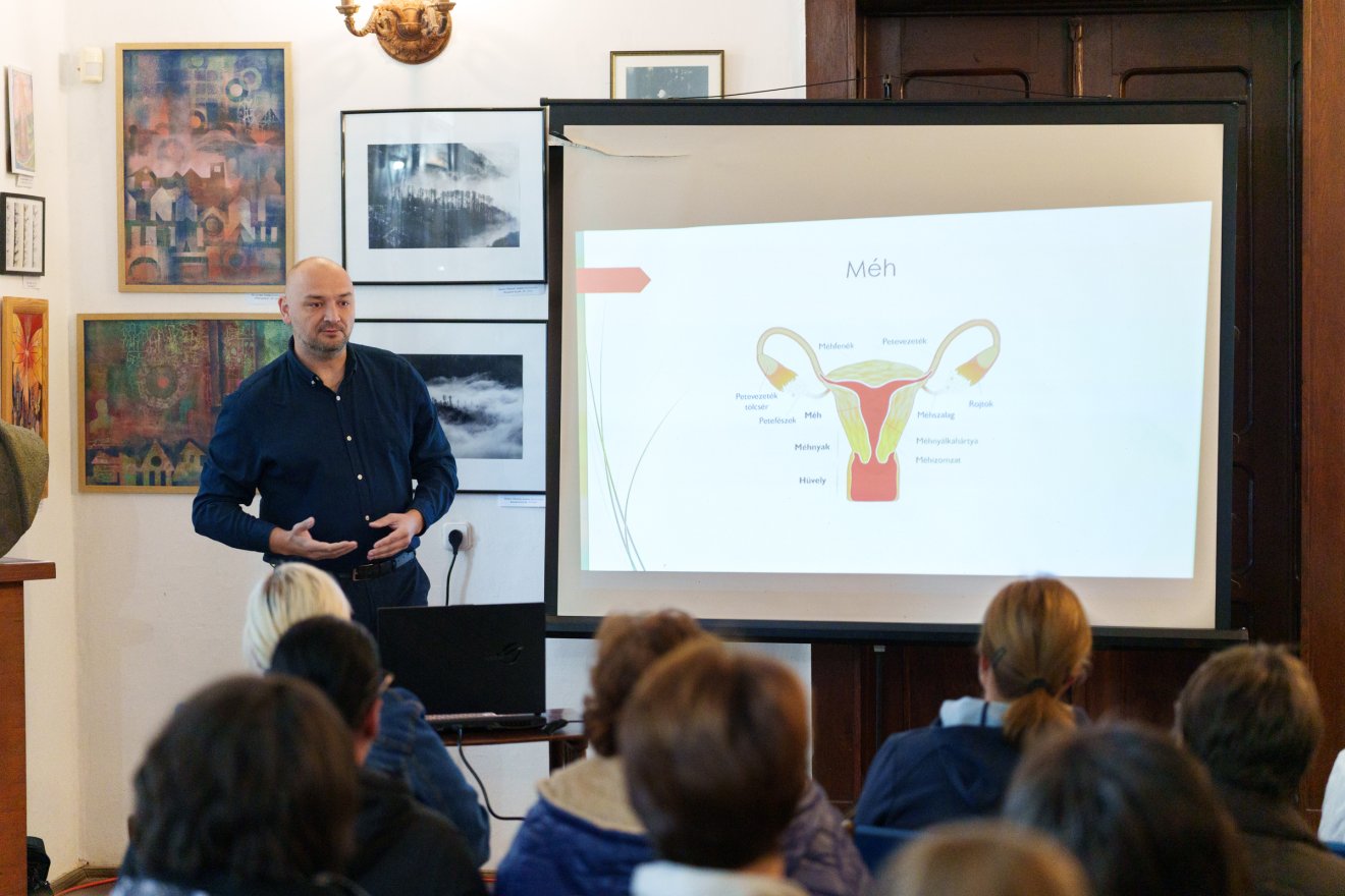 A szakorvos a csernátoni Haszmann Pál Múzeumban tartott előadást a betegségről •  Fotó: Tuchiluș Alex