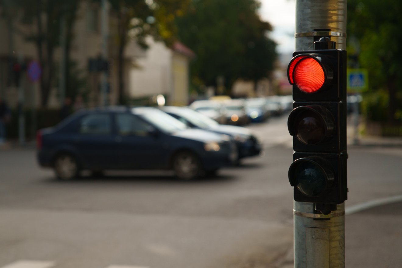 A kamerák rögzíteni fogják, ha az autóvezetők áthajtanak piroson, vagy túllépik a megengedett sebességet •  Fotó: Tuchiluș Alex