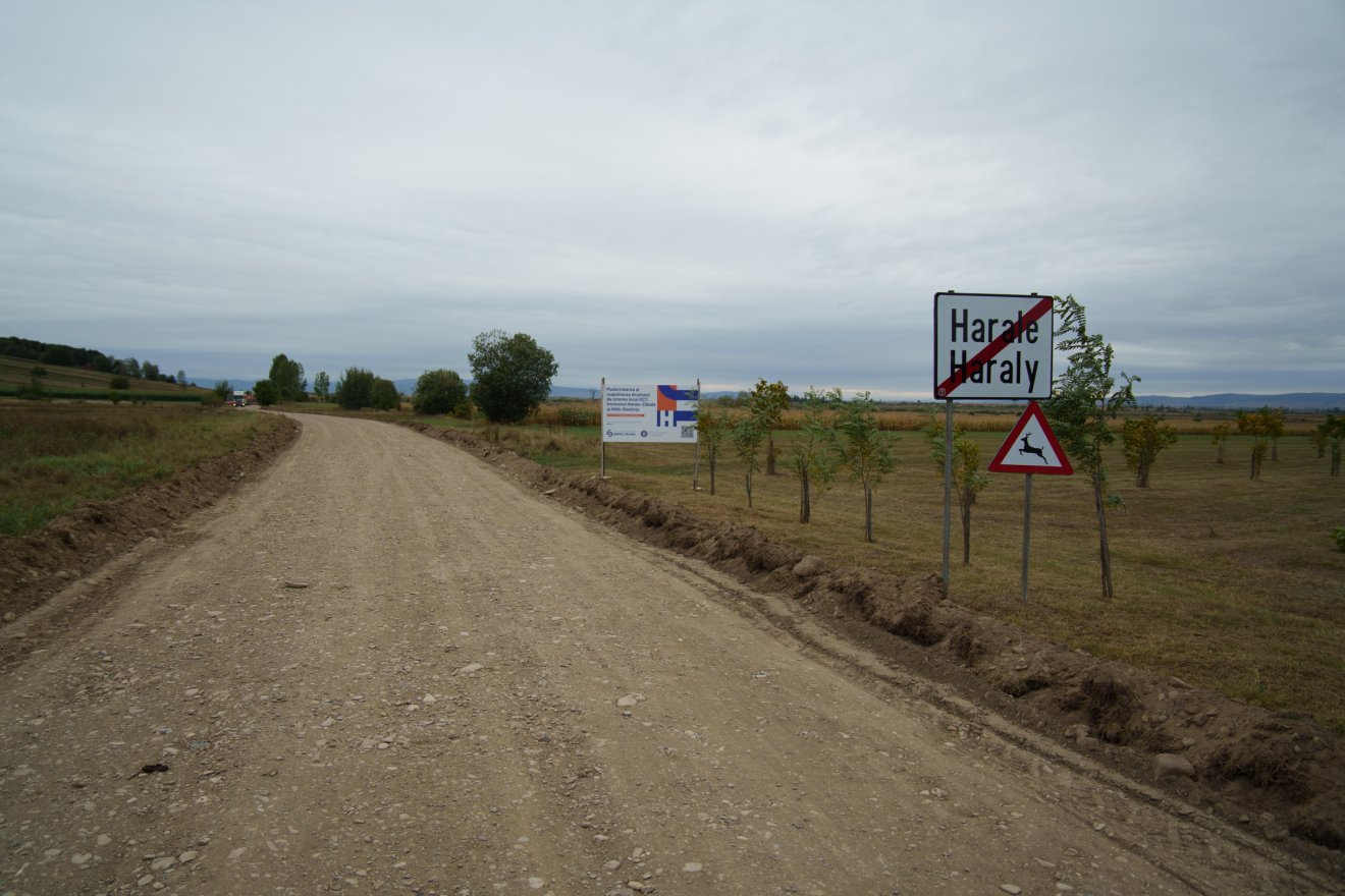 A községi út korszerűsítése mellett bicikliutat is építenének &bullet;  Fotó: Tuchiluș Alex