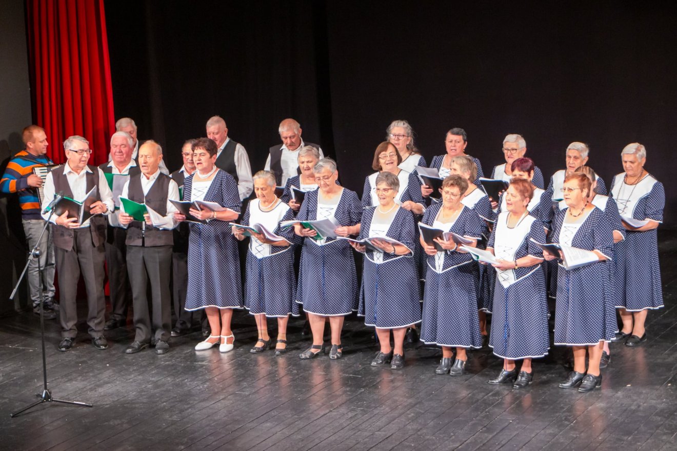 Tánccal, verssel, közös énekléssel ünnepelték az idősek világnapját Kézdivásárhelyen •  Fotó: Tibodi Ferenc / Gyulafehérvári Caritas