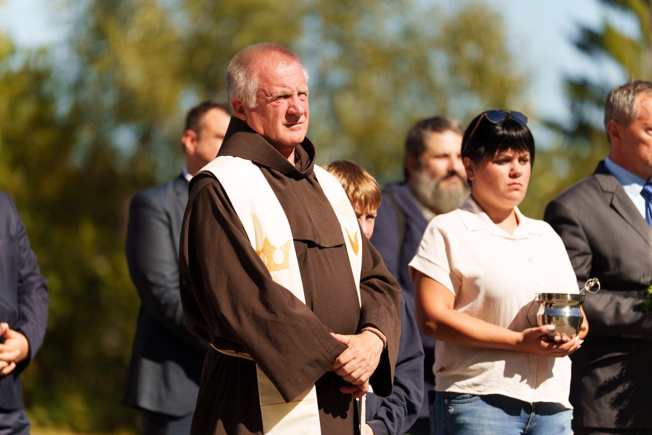 Böjte Csaba ferences szerezetes celebrálta a szentmisét •  Fotó: Tuchiluș Alex