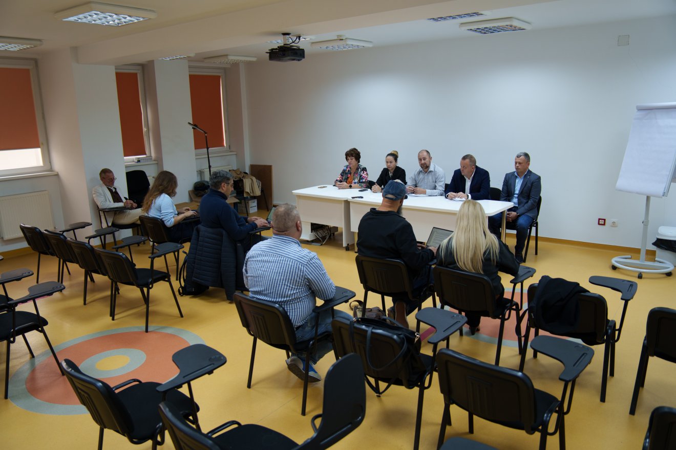 Anyagi juttatásokkal, lakással, közösségi integrációval vonzanák az orvosokat •  Fotó: Tuchiluș Alex