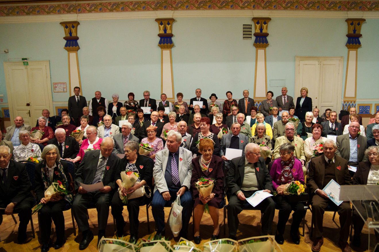 Idén rekordszámú házaspár vett részt a közös ünneplésen: 5 gyémántlakodalmas és 33 aranylakodalmas •  Fotó: Tuchiluș Alex