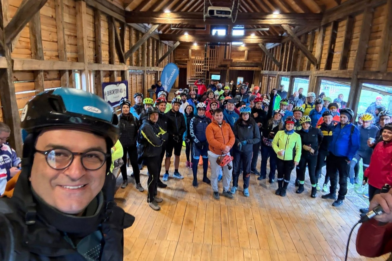 Jó hangulat van, sok barátság szövődik ilyenkor •  Fotó: Lucian Mandruta/Facebook