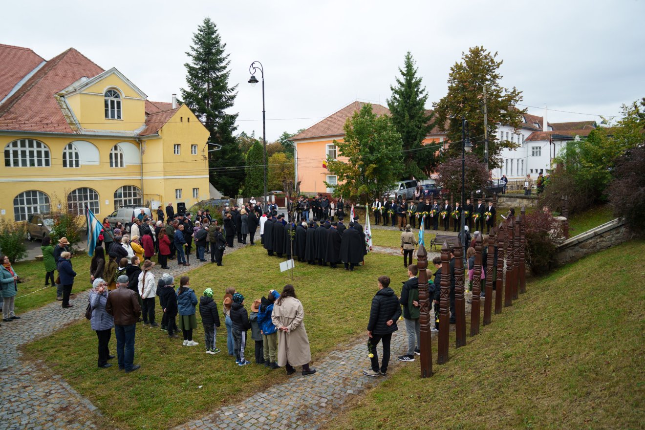 Sepsiszentgyörgyön az aradi tizenhármak emlékére felállított kopjafáknál zajlott a megemlékezés •  Fotó: Tuchiluș Alex