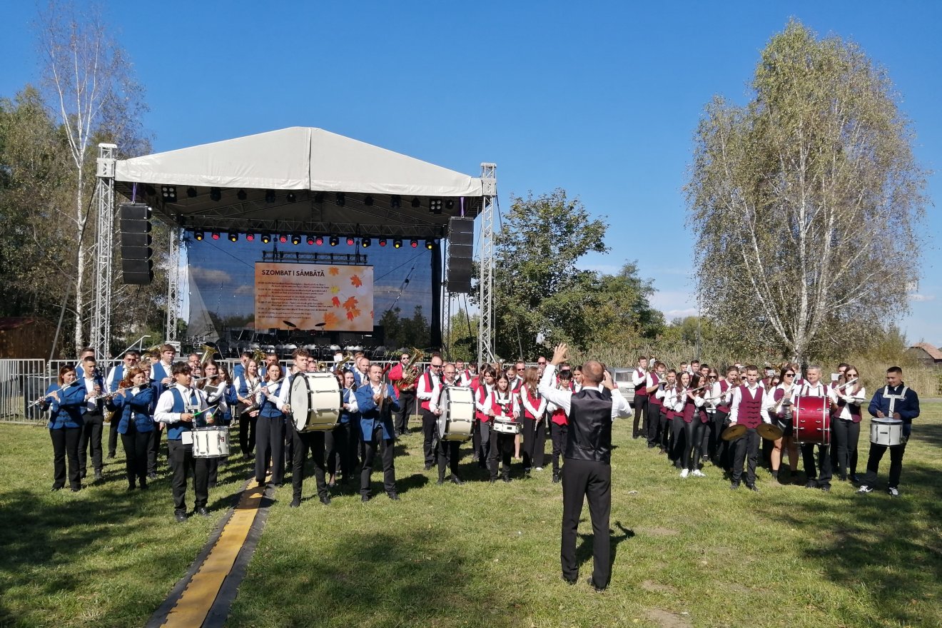 A fúvószenekaroké volt a vasárnap délután, de a  rétyieké a diadal &bullet;  Fotó: Bodor Tünde