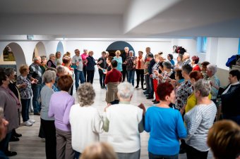 Rekordszámú résztvevővel indult el az idei Szenior Táncklub Sepsiszentgyörgyön