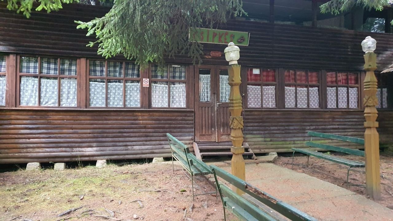 A főépület és a hozzá tartozó melléképületek helyére álmodták meg a szabadidőközpontot •  Fotó: Kovászna Megye Tanácsa