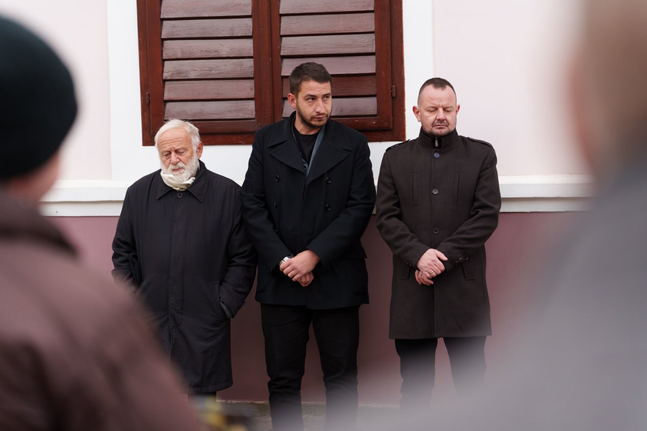 Balról jobbra: Vetró András szobrászművész, Hodor Levente helyi vállalkozó, Szilveszter Szabolcs alpolgármester •  Fotó: Tuchiluș Alex