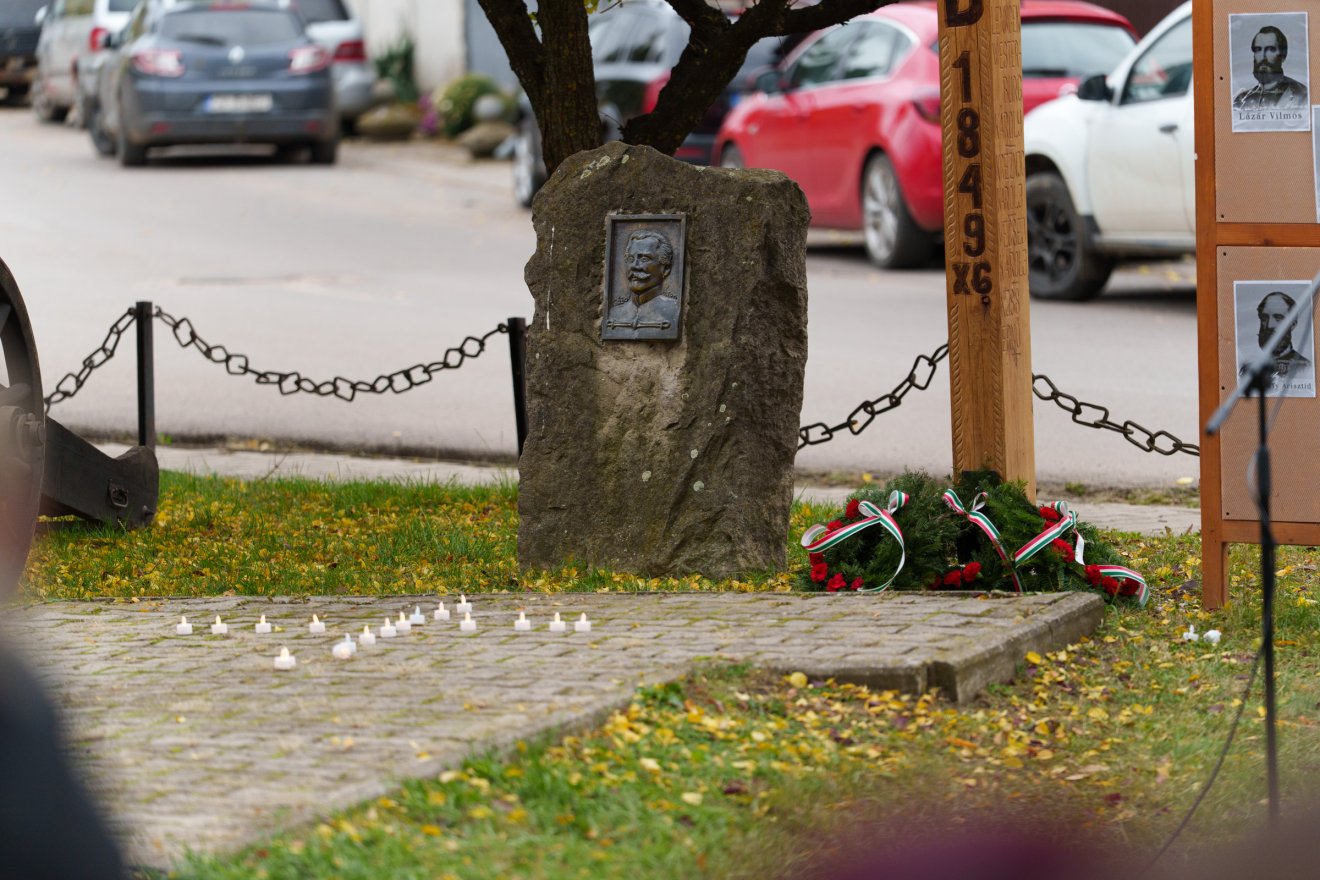 Gábor Áron obeliszkje mellett kapott helyet a kopjafa •  Fotó: Tuchiluș Alex
