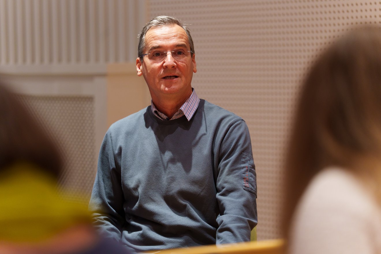 Vargha Mihály igazgató: a kiállítás mélyfúrást végez a székely néplélekben •  Fotó: Tuchiluș Alexgm