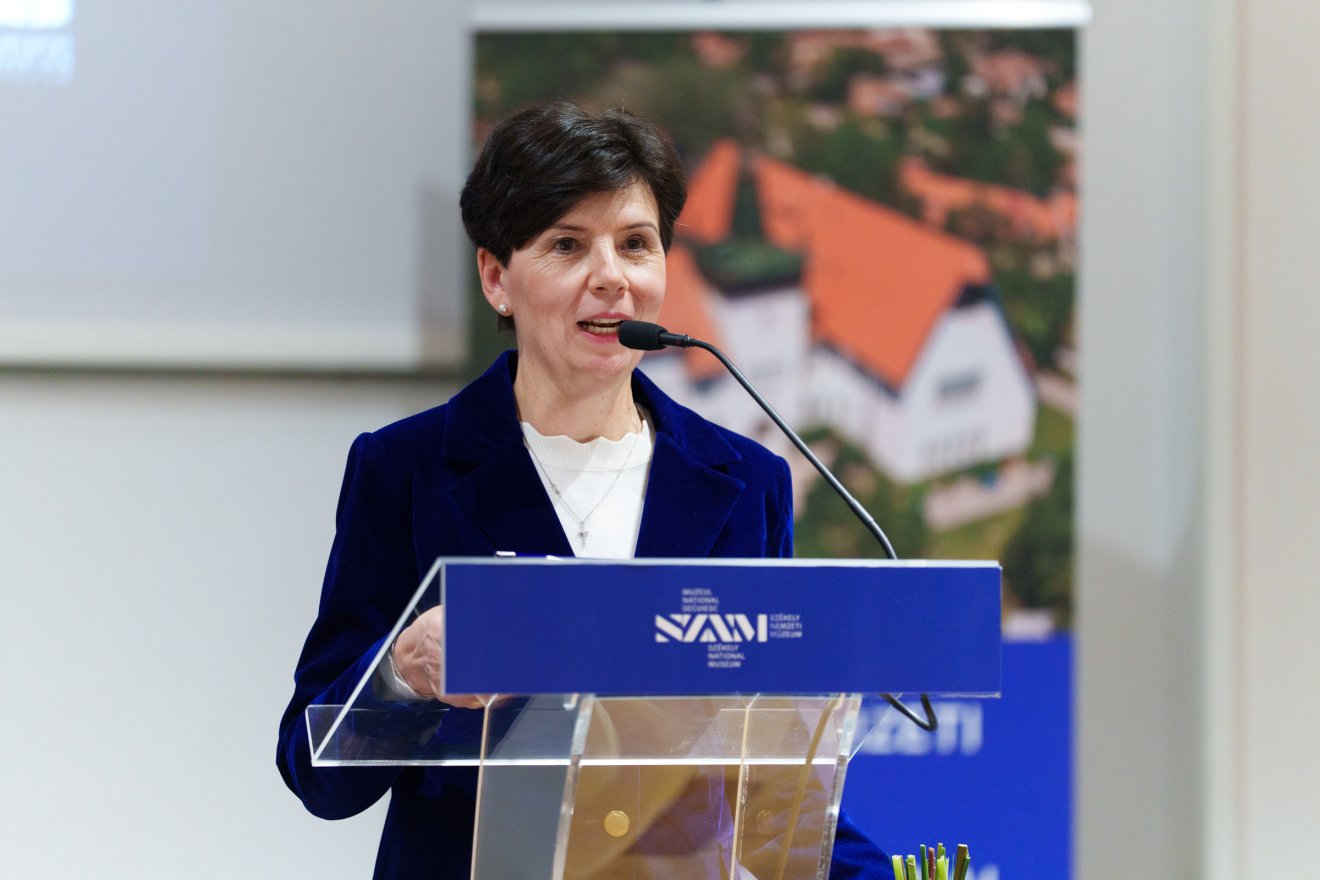 Fejes Réka hittel és alázattal dolgozik a gyermekekért, a tanítókért, az anyanyelv megőrzéséért •  Fotó: Tuchiluș Alex