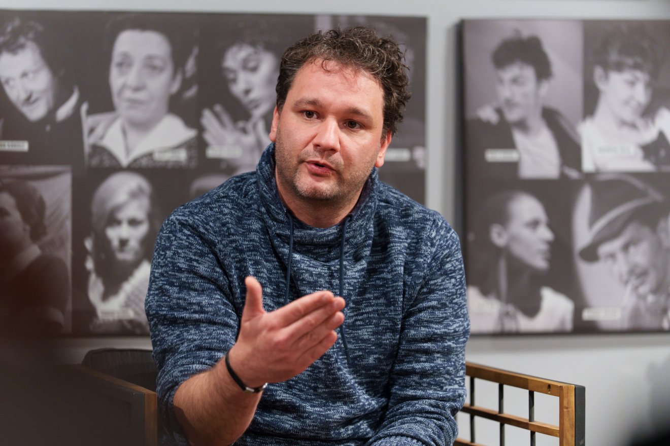 Ennek az évadnak a struktúrája nem változik az érkezésével,  a jövő évadtól viszont alternatív terekben mutatják majd be az előadásokat •  Fotó: Tuchiluș Alex