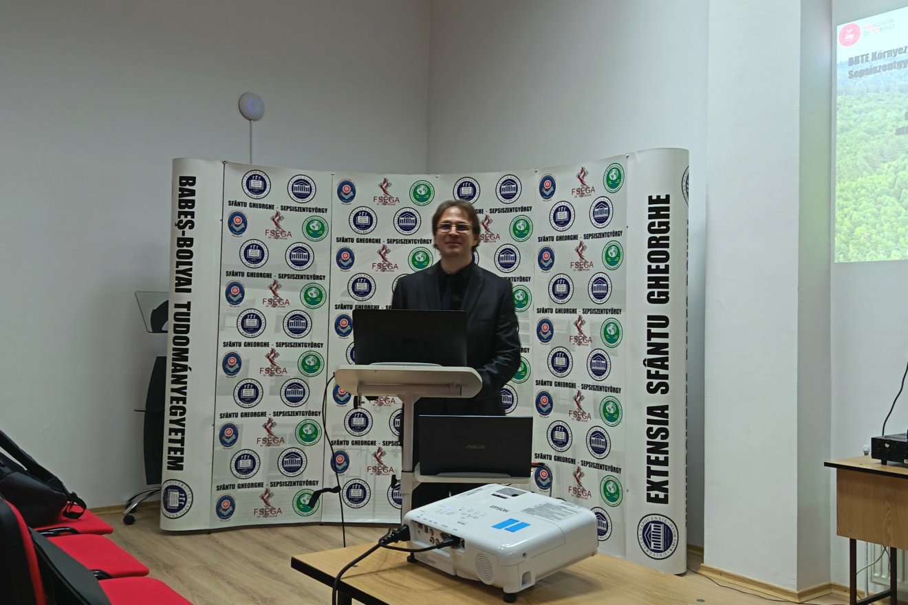 Dr. Jánosi Csongor MTA-tag, a Torinói Egyetem tudományos munkatársa 