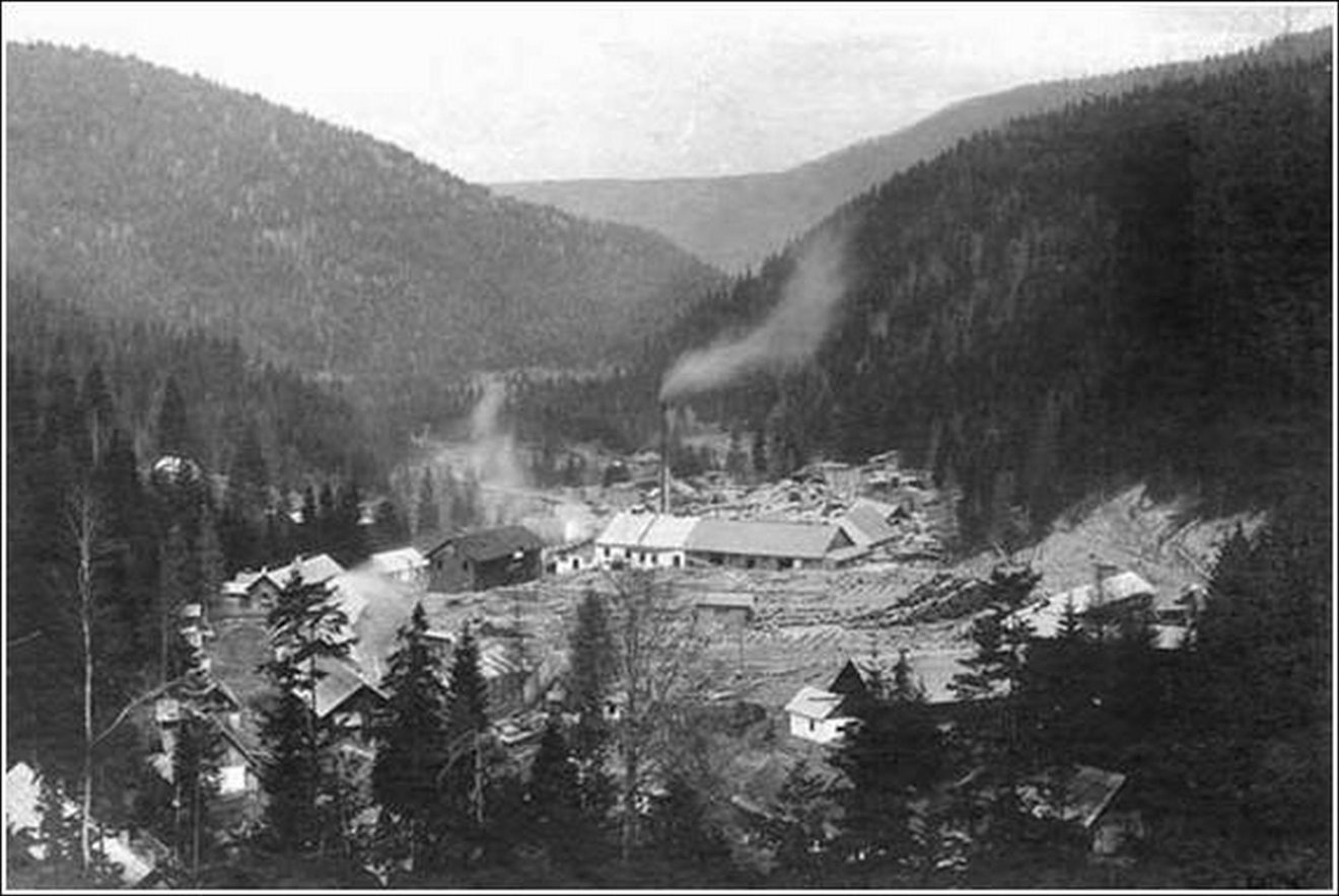 Korabeli felvétel az egykor virágzó Zernyefűrészről •  Fotó: sulinet.hu