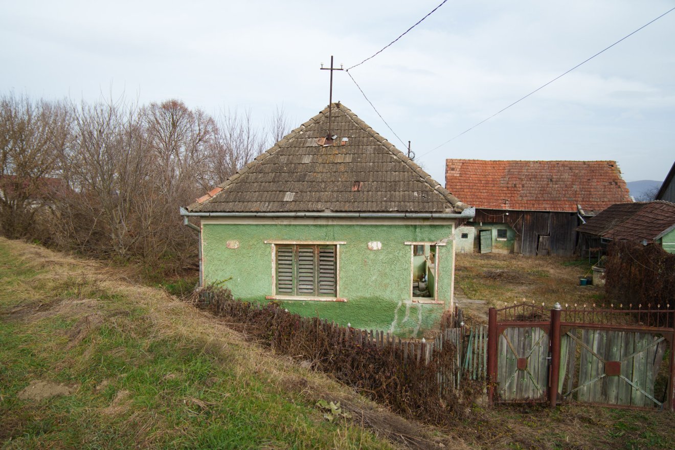A házak és gazdaságok védelmét biztosító gátaknál egyelőre nem történt változás, pedig szükség lenne magasításra, erősítésre •  Fotó: Tuchiluș Alex