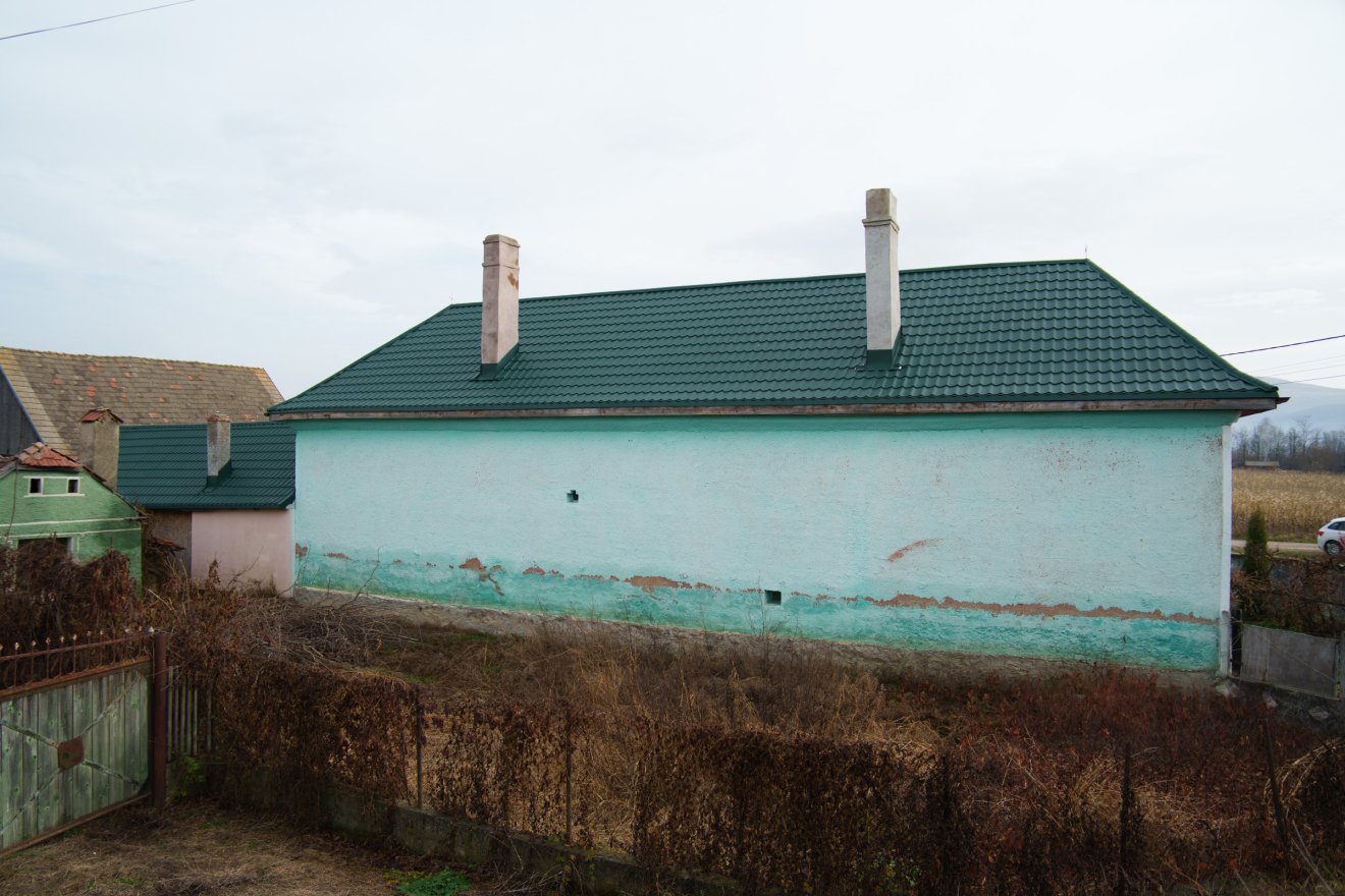 Látszanak az árvíz nyomai, de a házak többségét sikerült megmenteni, feljavítani •  Fotó: Tuchiluș Alex