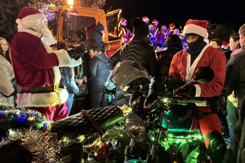 Több mint kétezer ajándékot juttattak el a háromszéki gyerekekhez a Mikulás motoros segédei