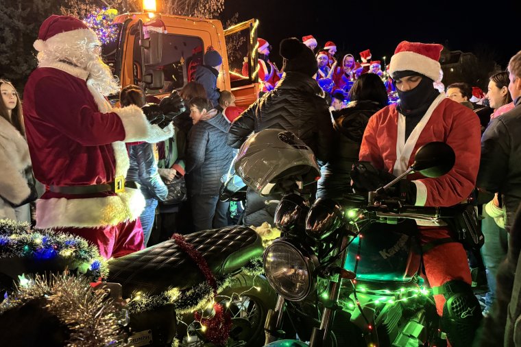 Több mint kétezer ajándékot juttattak el a háromszéki gyerekekhez a Mikulás motoros segédei