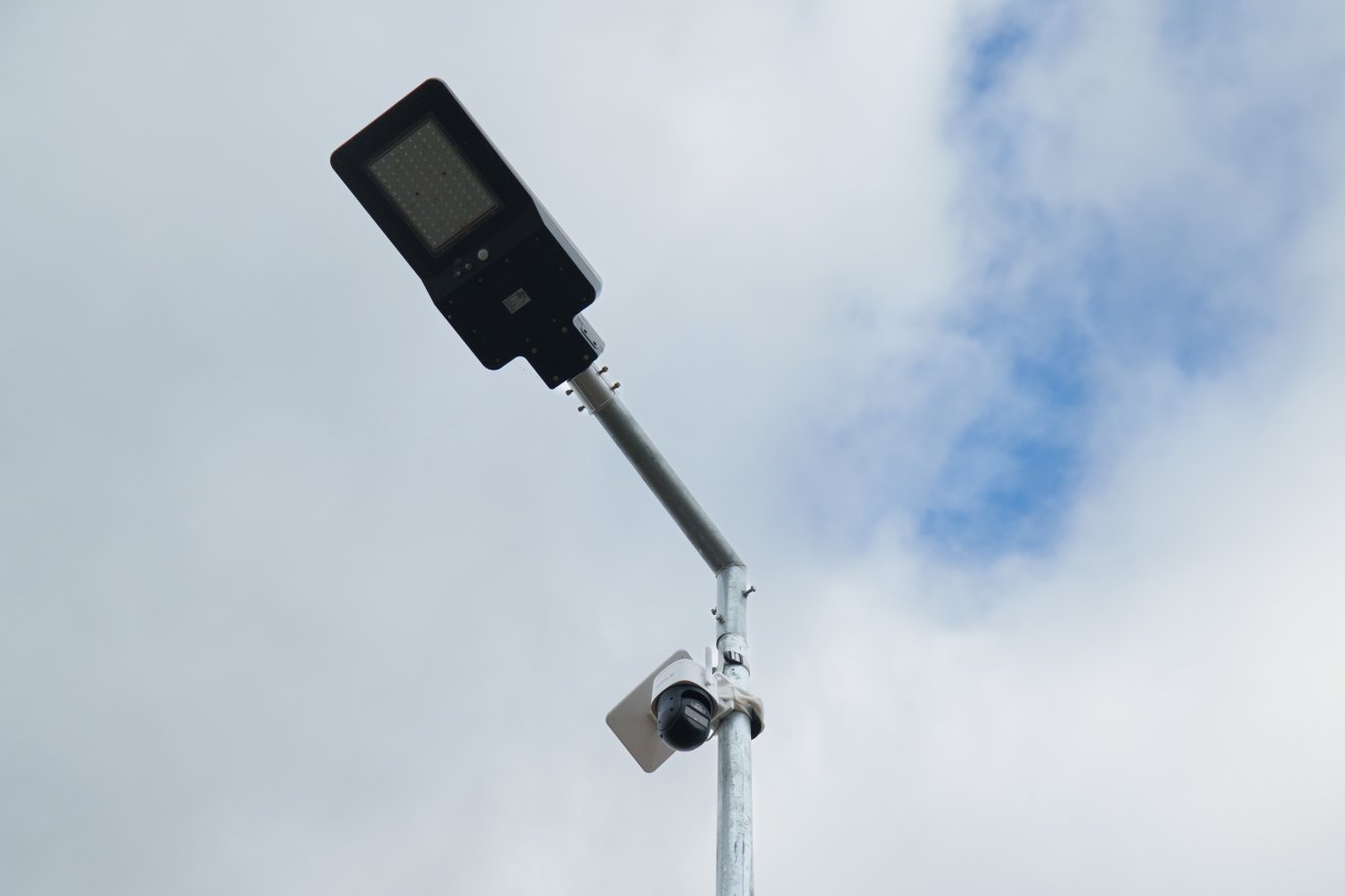 Mindegyik két lencsével van ellátva, távolról is vezérelhető