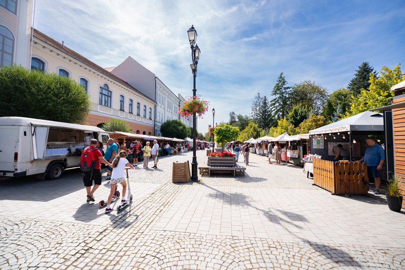 A vásári termékeket csak saját felelősségre lehet a sátrakban hagyni •  Fotó: Sepsiszentgyörgyi önkormányzat/facebook