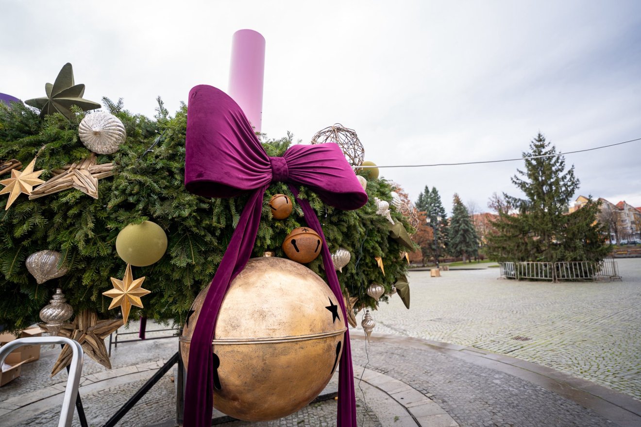 Érkeznek a Mikulás motoros segédei, és a karácsonyfa fényeit is meggyújtják •  Fotó: Kristó-Gothárd Hunor
