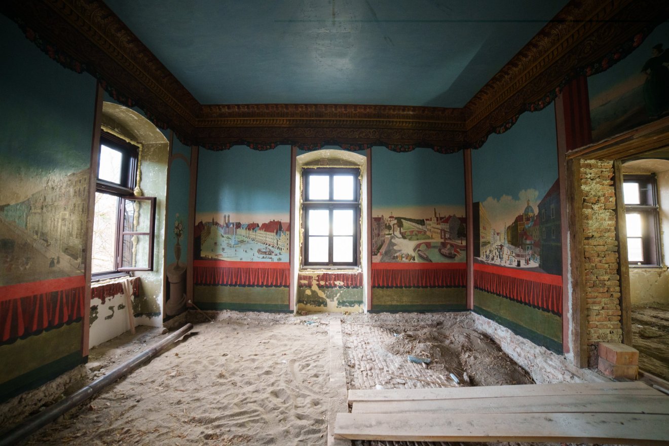 A falfestmények restaurálására nagy gondot fordítanak a szakemberek. 2025. decemberi felvétel •  Fotó: Tuchiluș Alex