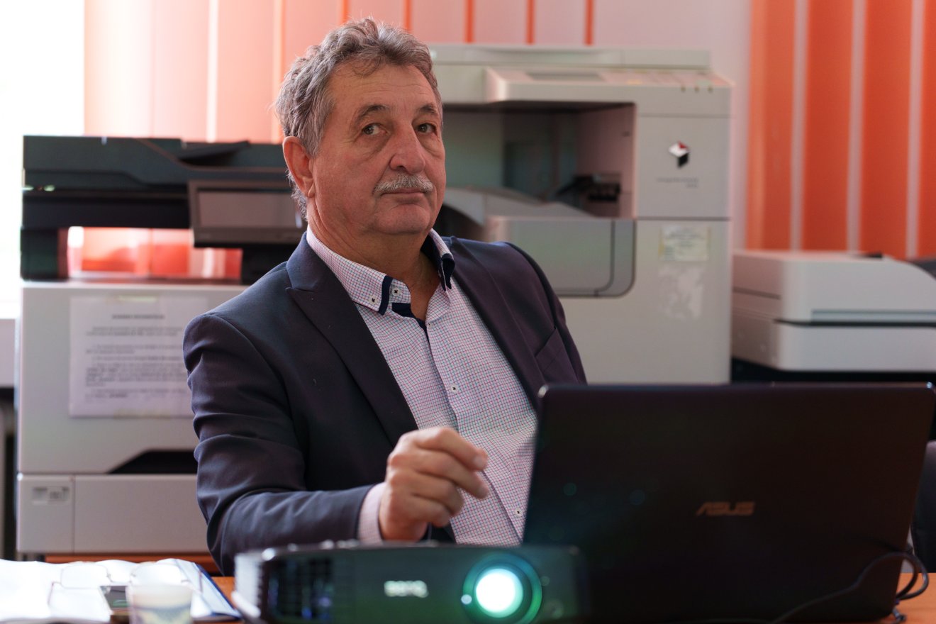 Kozma Béla igazgató: idén nem voltak kiemelkedő terméshozamok egy kultúránál sem. •  Fotó: Tuchiluș Alex