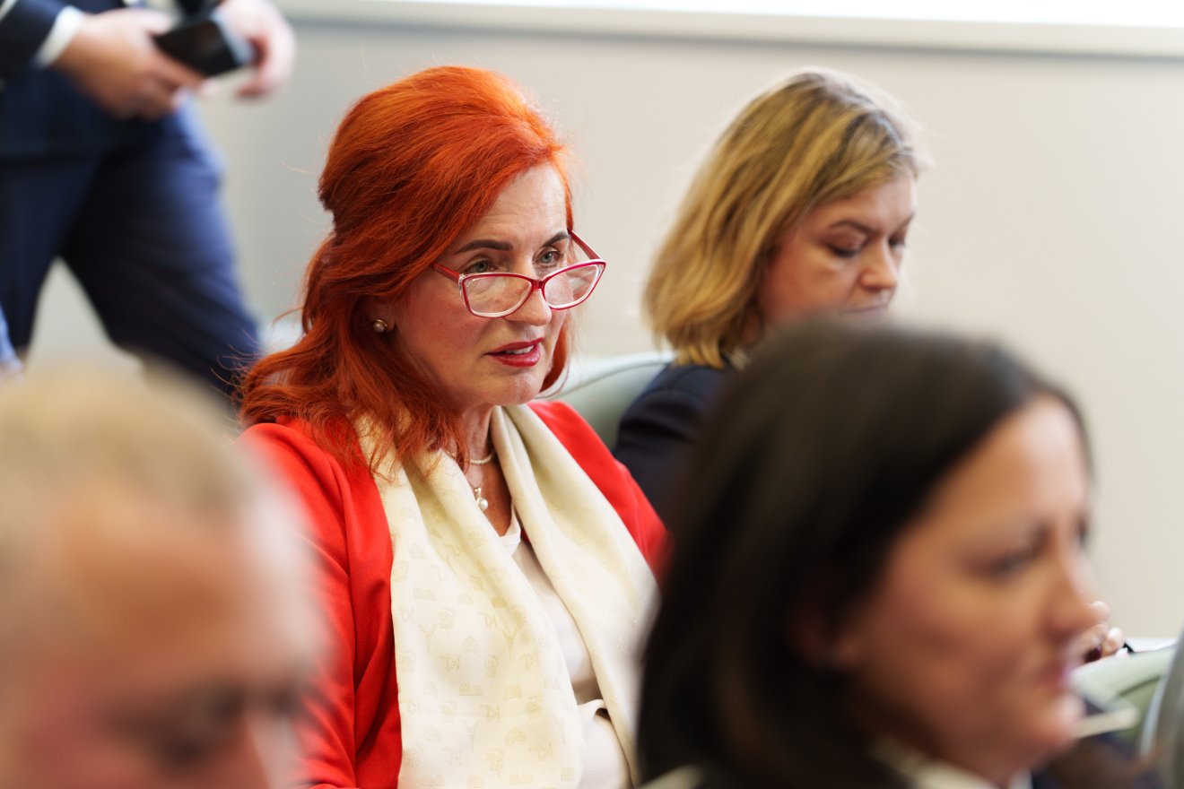 „Valóban igaz, hogy az áldozatok sokszor visszamennek a velük erőszakoskodó partnerhez. A szakirodalom szerint hétszer kell elmenekülniük otthonról, míg erőt találnak magukban a változtatáshoz” – közölte Bálint Olga •  Fotó: Tuchiluș Alex