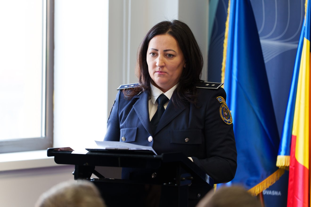 105 esetben született meg az ideiglenes távoltartási végzés, a bíróság pedig 86 távoltartási rendeletet állított ki. 25 agresszor elektronikus nyomkövetőt kapott, heten kerültek őrizetbe vagy előzetes letartóztatásba bántalmazás miatt •  Fotó: Tuchiluș Alex