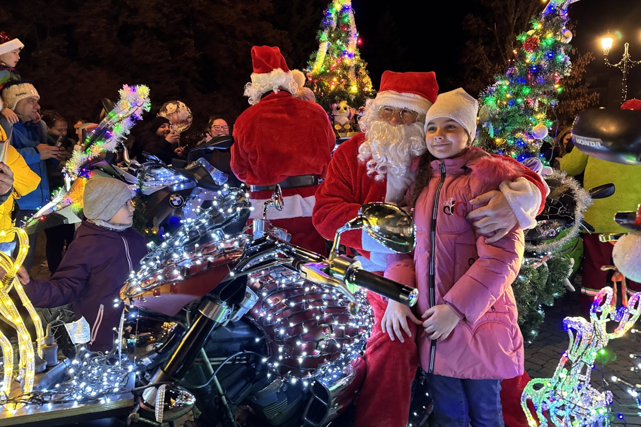 Az ünnep örömét hozták magukkal Sepsiszentgyörgyre a motoros Mikulások