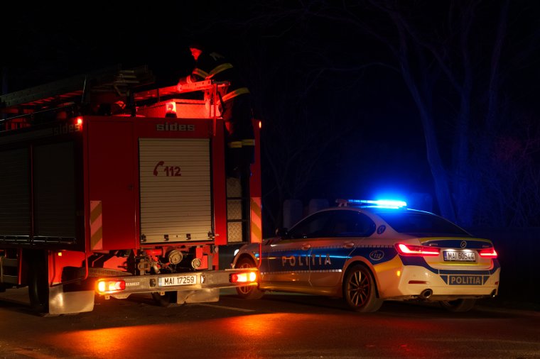 Két autó ütközött össze, az egyik egy gázcsőnek csapódott