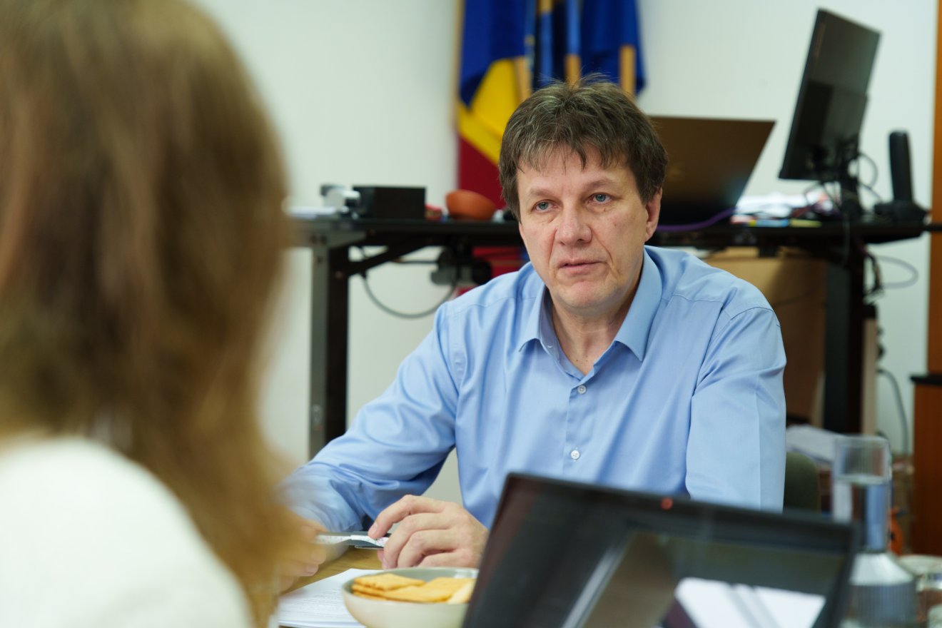 Papp Adolf József szerint egyre inkább tudatosul az emberekben, hogy bizonyos helyzetekben szükségszerű közbelépni a gyermek védelme érdekében &bullet;  Fotó: Tuchiluș Alex