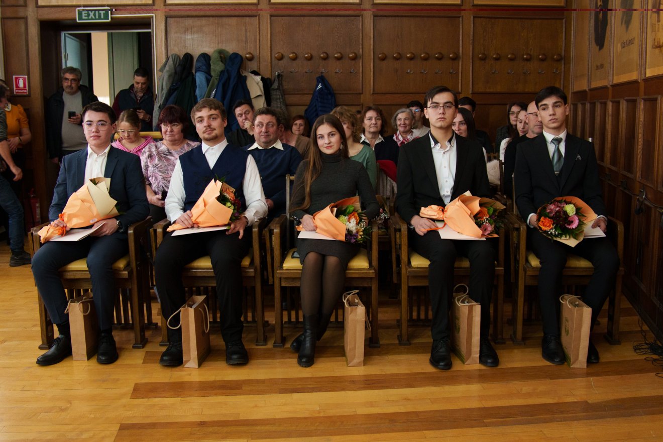 Balról jobbra: Ráduly Roland Márk, Tatár Bence, Kocsis Rebeka, Jánó Ákos, Kovács Máté &bullet;  Fotó: Tuchiluș Alex