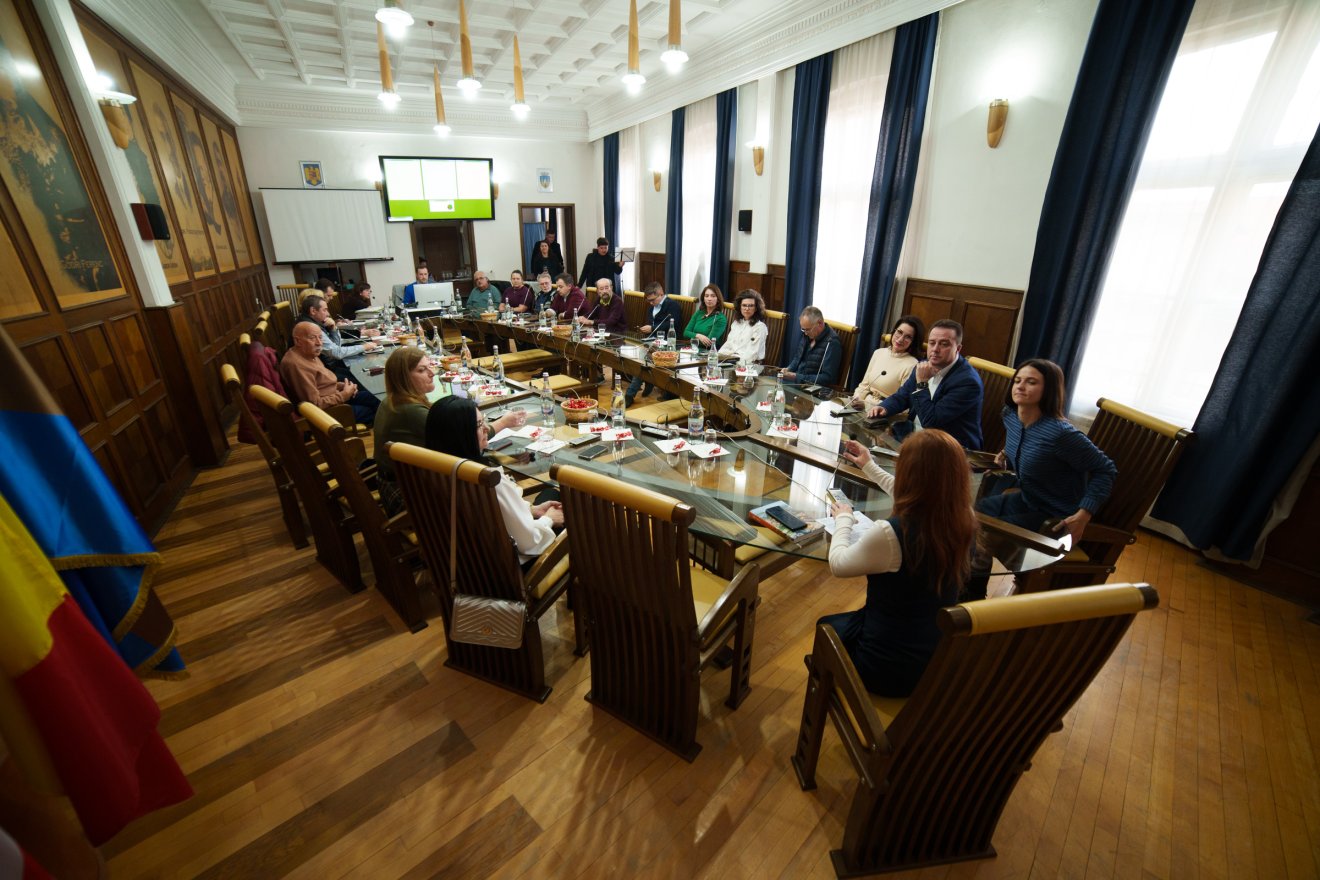 Sepsiszentgyörgy városi tanácsának ünnepi ülésén nyújtották át az ösztöndíjakat &bullet;  Fotó: Tuchiluș Alex